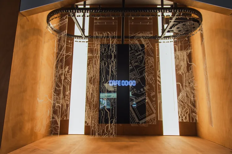 以「CASIO 電子錶電路圖」為發想打造主視覺藝術裝置。品牌提供