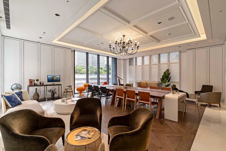 民初風雅設計的「英租界」休憩空間，提供旅人另一個寧靜的休息環境，讓旅途多一份優雅從容。瀚寓酒店提供