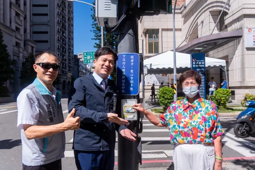 全国首创!竹市启用「敬老爱心号志」 邱臣远:哔一下、通行更安全