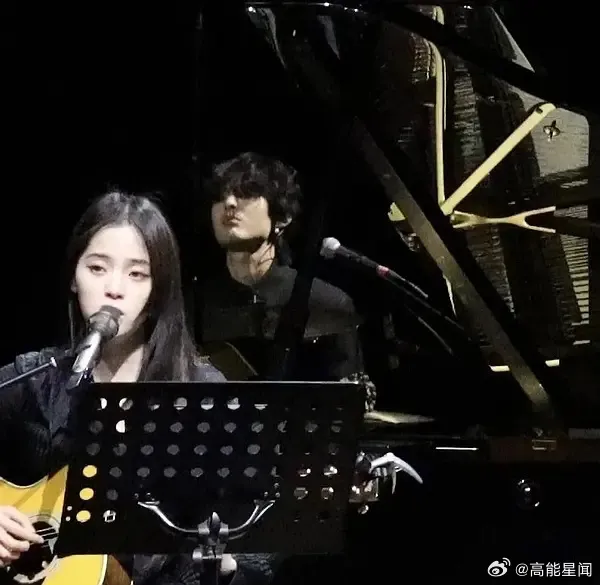欧阳娜娜与安雨之前有音乐上的合作。翻摄高能星闻微博