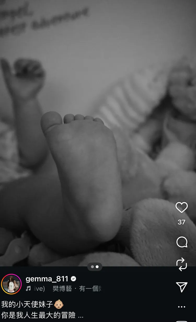 吳映潔守護寶貝女兒。