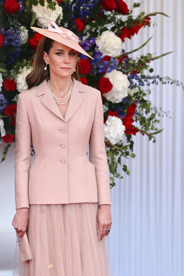 凱特王妃以Dior經典Bar Jacket造型亮相，一如既往的優雅大方。路透