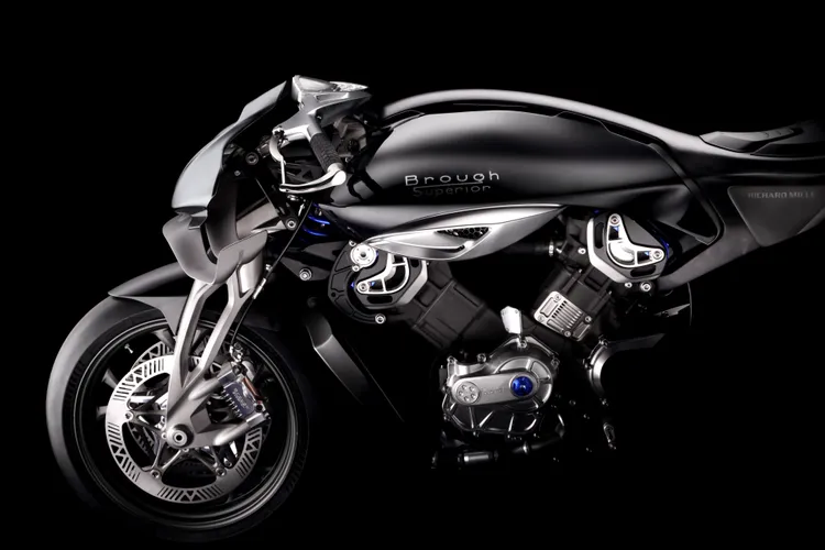 RMB01競速摩托限量150台。品牌提供