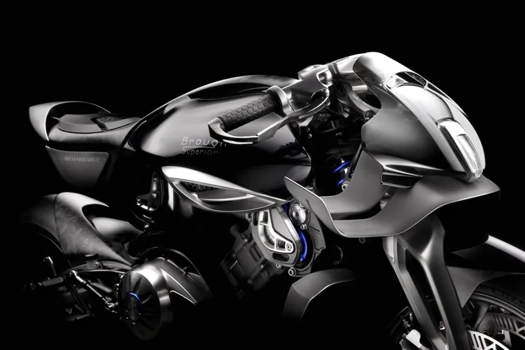 RMB01競速摩托限量150台。品牌提供