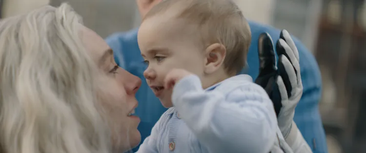 凡妮莎寇比難忘寶寶的誕生。漫威影業提供