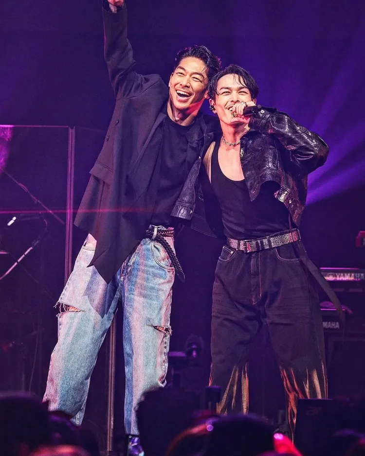 今市隆二（右）去年來台開唱，師兄AKIRA上台共舞。翻攝今市隆二IG