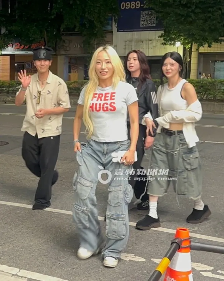 GD權志龍專屬舞者「權氏兄弟」，以及正妹舞者，也是場邊粉絲尖叫聲歡呼焦點。特勤中心攝