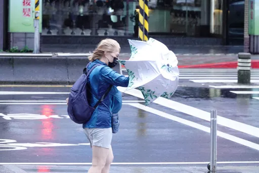17縣市明達停班課標準 全台最新風雨預測出爐
