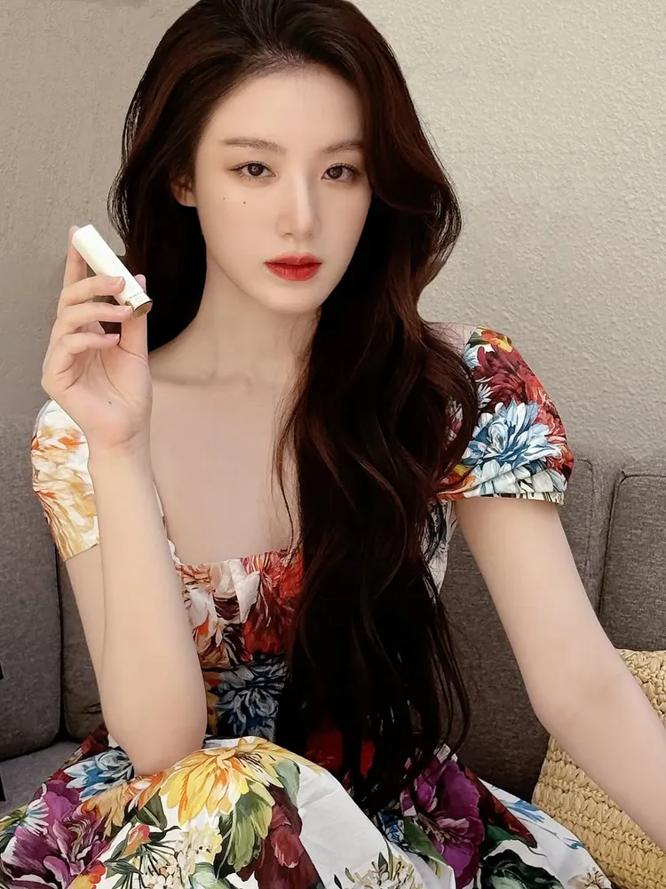 葉舒華演繹Dolce & Gabbana唯我水感奢光唇膏#333。翻攝IG