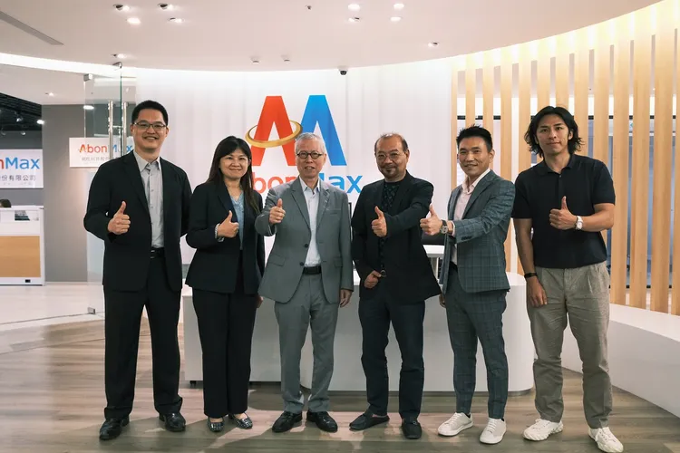 聯合再生能源與銘旺科技集團攜手合作，前進東南亞市場。左起依序為聯合再生能源泰國事業資深處長傅元凱、聯合再生能源國內商務總處資深處長戴麗曇、聯合再生能源董事長洪傳獻、銘旺科技董事長周維昆、銘旺科技總經理潘進興、銘旺綠能總經理莊宗祐。聯合再生能源提供