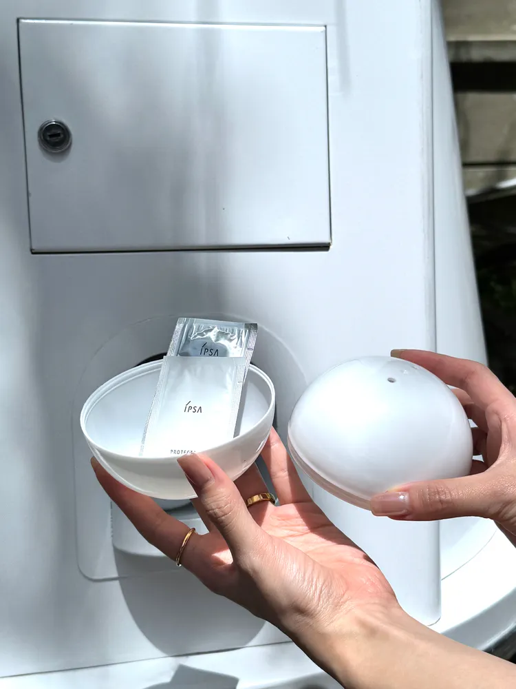 扭蛋機內也有IPSA保養小樣。張家玲攝