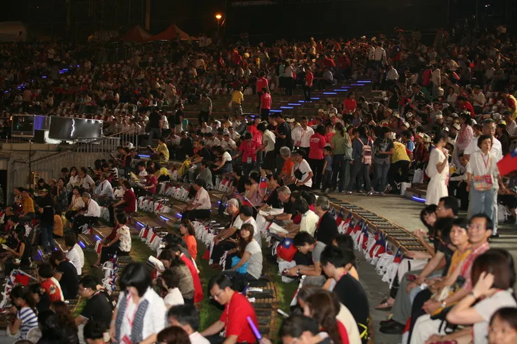 民國100年國慶晚會在圓滿劇場的盛況。翻攝中市府網站