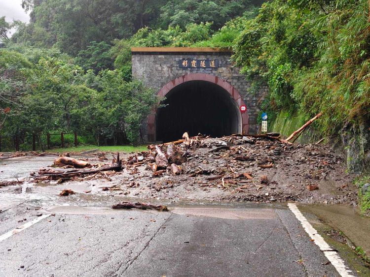 薇帕颱風強降雨致災　台東南橫公路落石坍方上午8時起封閉預計下午5時搶通