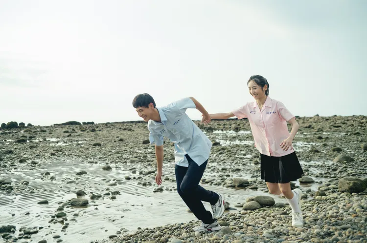 連晨翔自曝戴上瞳孔放大片重回18歲清澈眼神。華納音樂提供