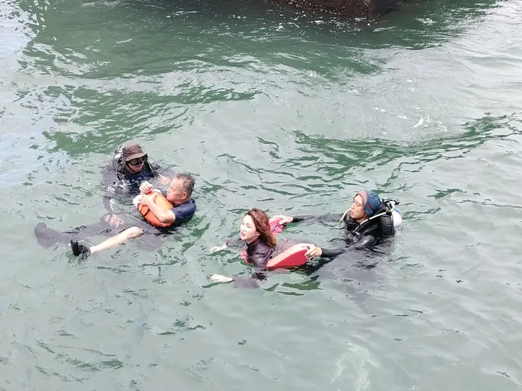 落海戲拍得驚心動魄。民視提供