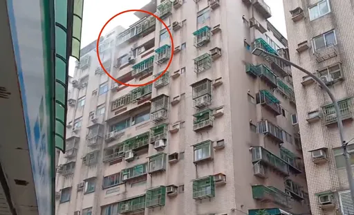 淡水住宅大楼9楼起火窜浓烟 疑电线走火酿灾!男住户奔逃幸无人伤