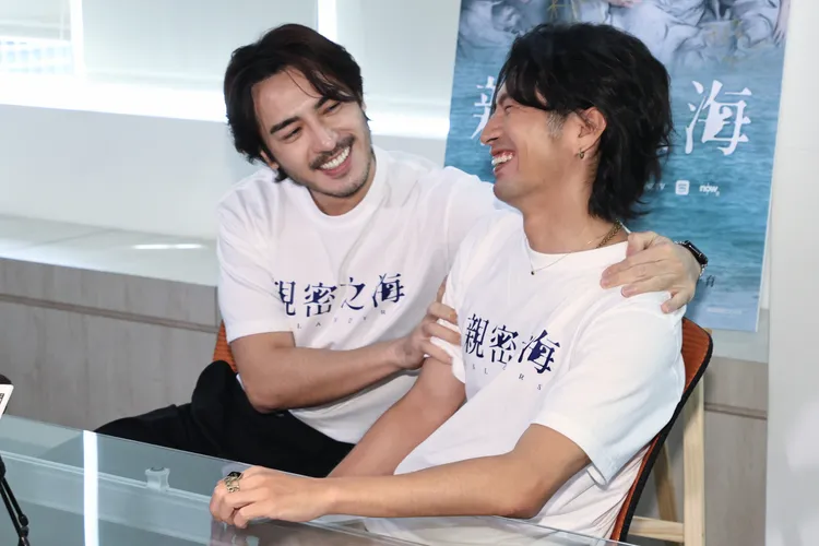 李至正（左）和福地祐介一起為戲宣傳。攝影中心攝