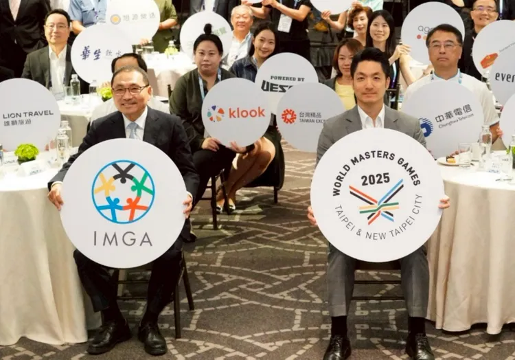 新北市長侯友宜（左）、台北市長蔣萬安（右）共同出席世壯運企業感恩茶會。北市府提供