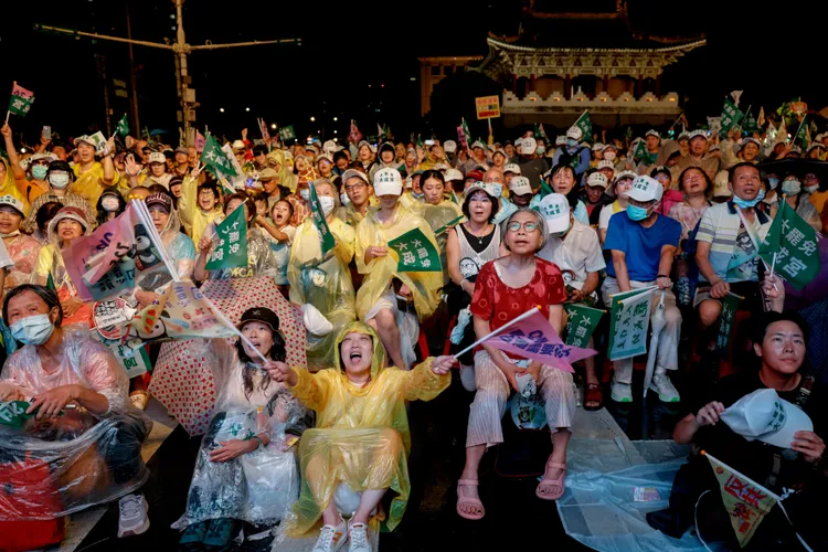 台北支持大罷免的民眾。路透