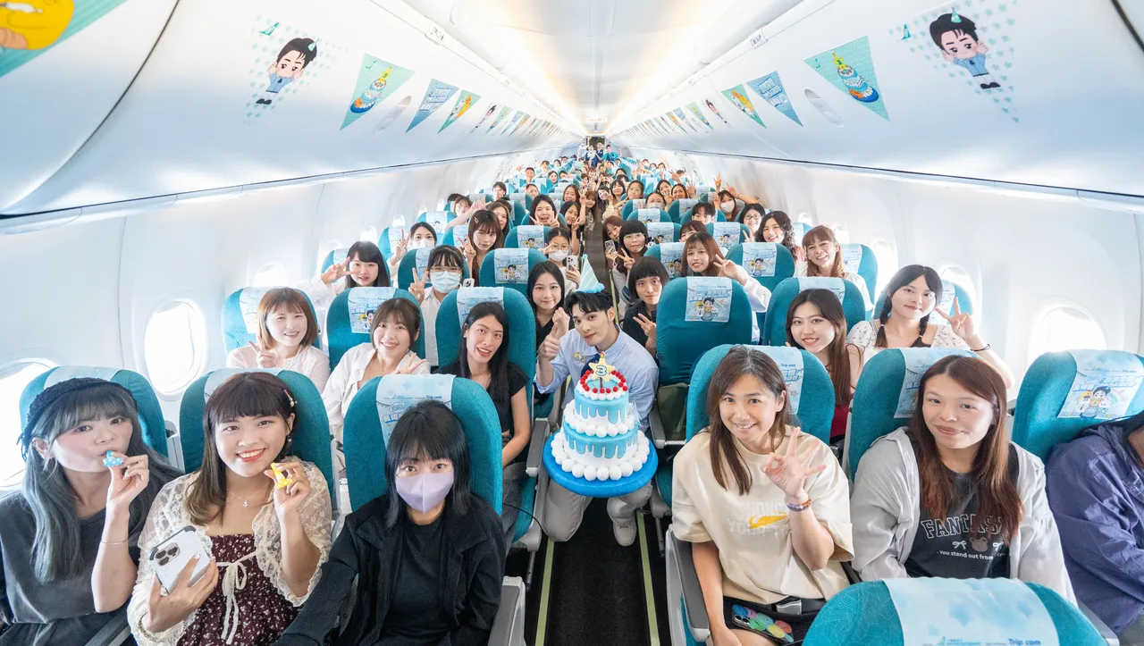黄伟晋在高空与粉丝相见欢。源活娱乐提供