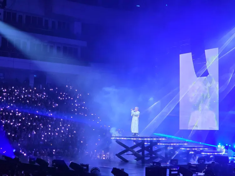 光線混亂的演唱會中也可以有不錯的成像。趙筱文攝