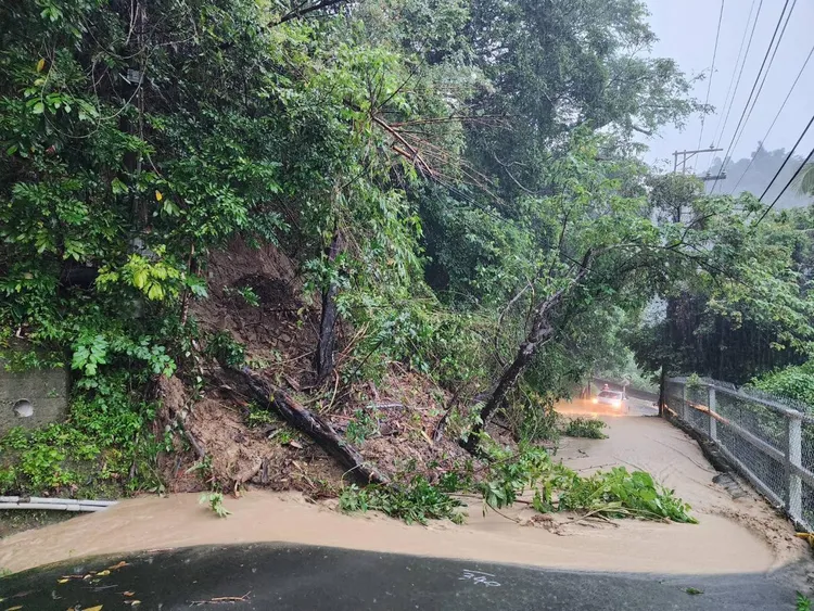 大坑山區道路多處中斷。翻攝十方啟能中心臉書