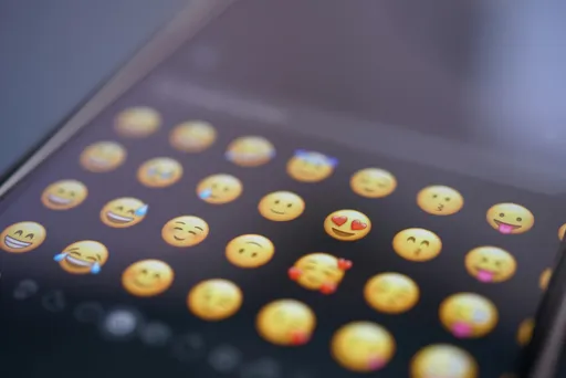 世界表情符号日狂欢!全球最夯Emoji排行揭晓 苹果也推新功能助阵