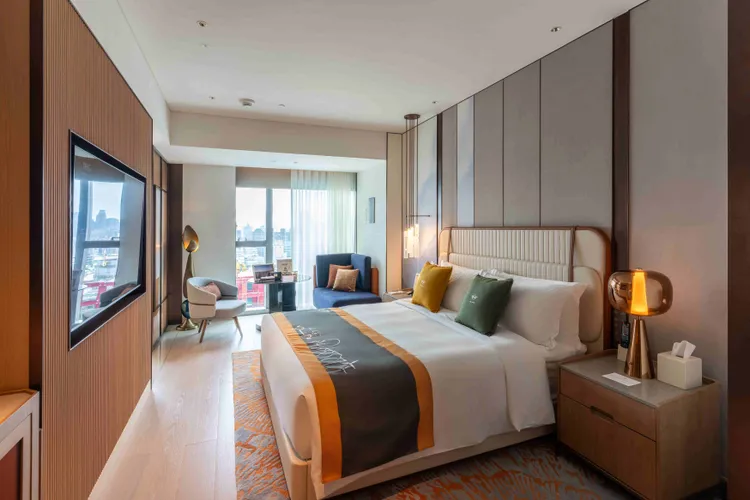 MINI攜手臺中勤美洲際酒店，推出【GREEN TRAVELING│MINI風格住房試駕專案】，結合純電試駕與主題設計房型，打造都會風格空間。業者提供