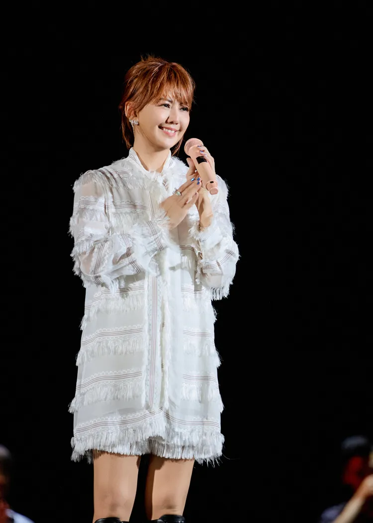 孫燕姿在巡迴演唱會青島站，穿戴BOUCHERON珠寶。品牌提供