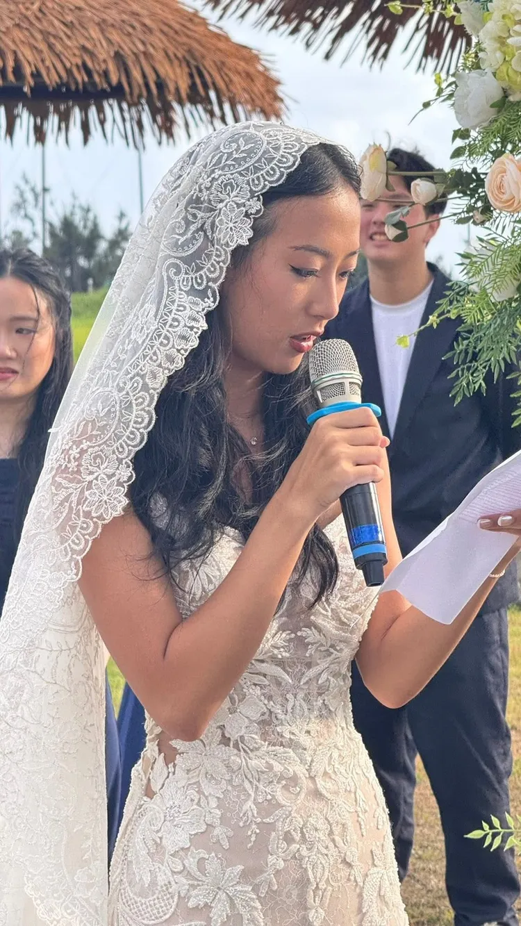 蔡牧霏的婚紗走復古風，非常適合有個性的她。翻攝自于小惠臉書