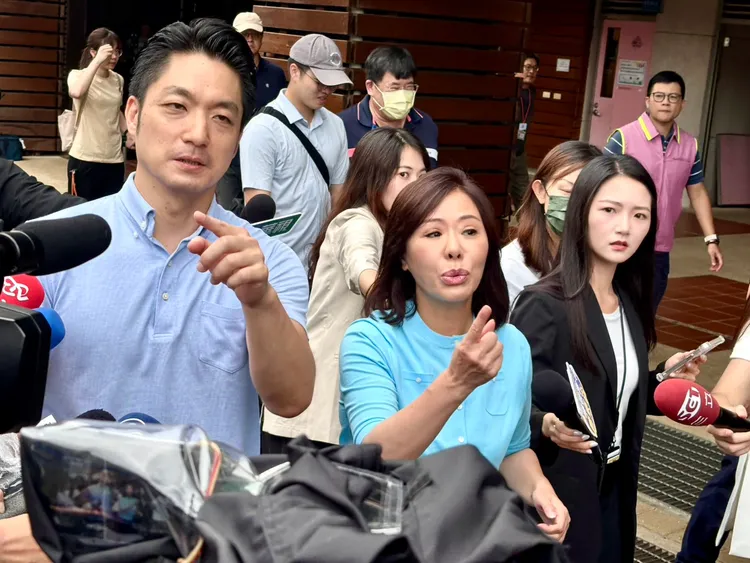 台北市長蔣萬安陪同國民黨立委李彥秀投票。邱筠媜攝