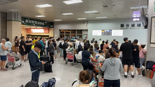 金門機場上千人排隊候補無法返台 軍機6架次助疏運想搭先加1000元
