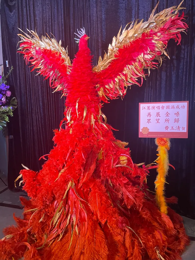 費玉清送上「巨型鳳凰」助陣江蕙回歸氣勢。王郁惠攝