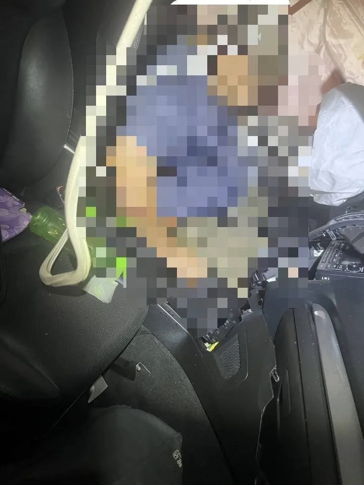 驾驶沈男重伤,送医不治。翻摄画面