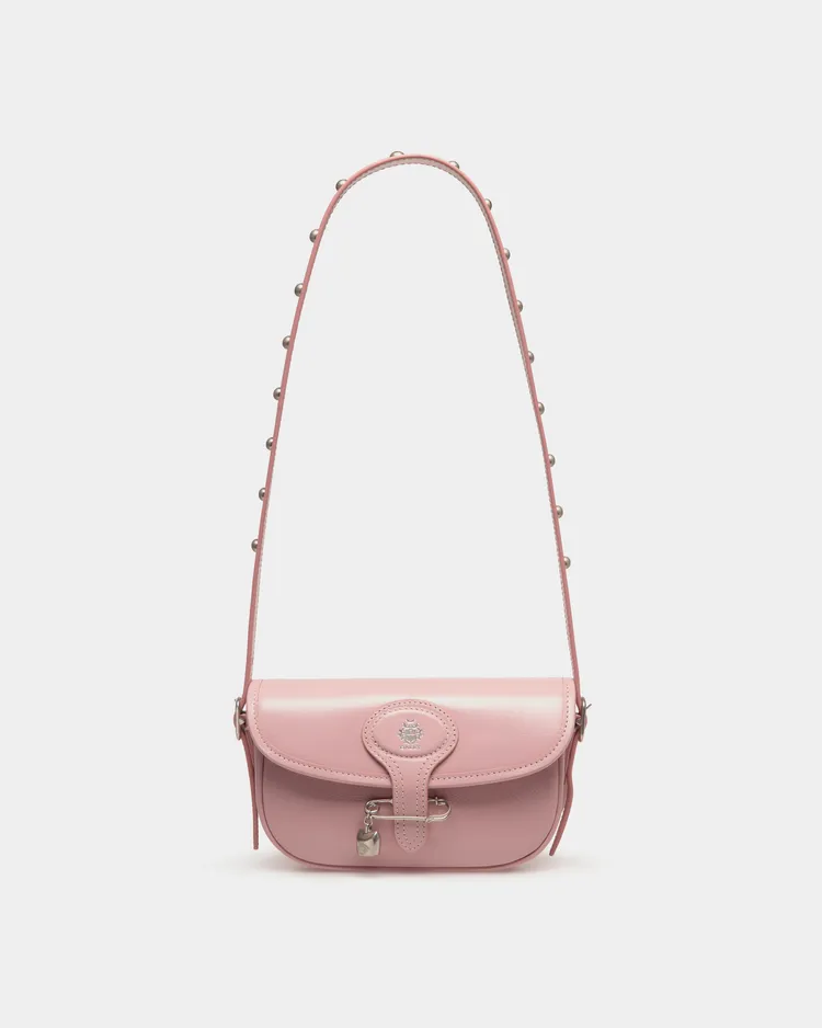 Bally BECKETT斜背包，3萬8800元。品牌提供