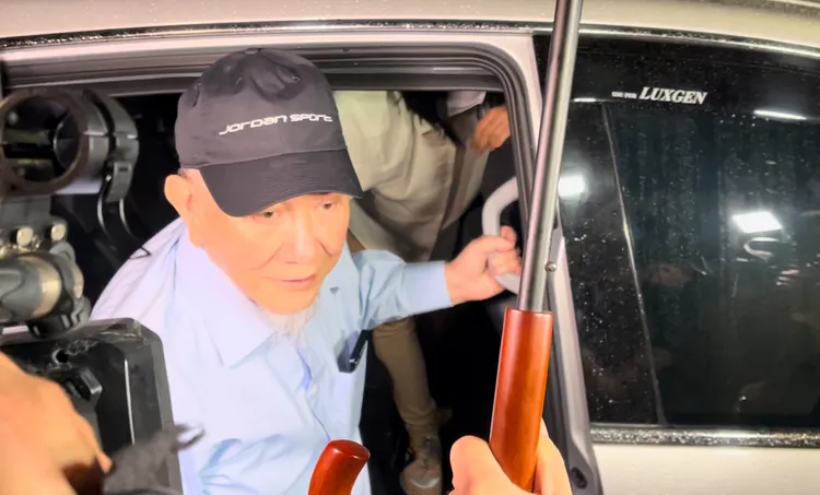 沈慶京搭乘納智捷坐車離去。謝亞庭攝