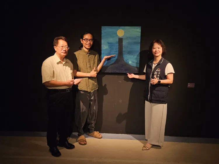 藝術家曾偉豪（中）帶來的多件聲音裝置代表作，包括《畫聲》、《聲動風景》、《種聲》等。市府提供