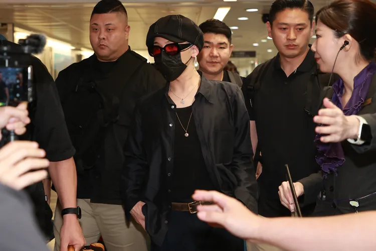 GD今天傍晚抵達桃園機場。桃園國際機場記者聯誼會提供