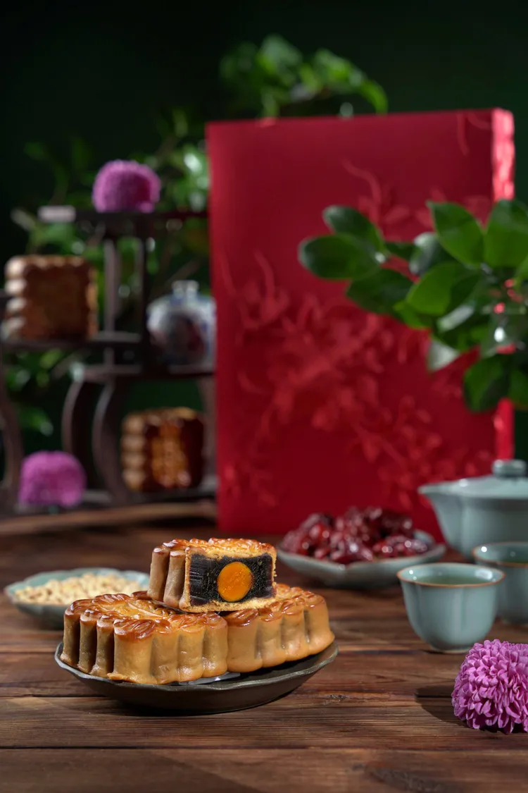 君品酒店推出「圓月藏香」中秋精品月餅禮盒，每盒售價3980元。雲朗觀光提供