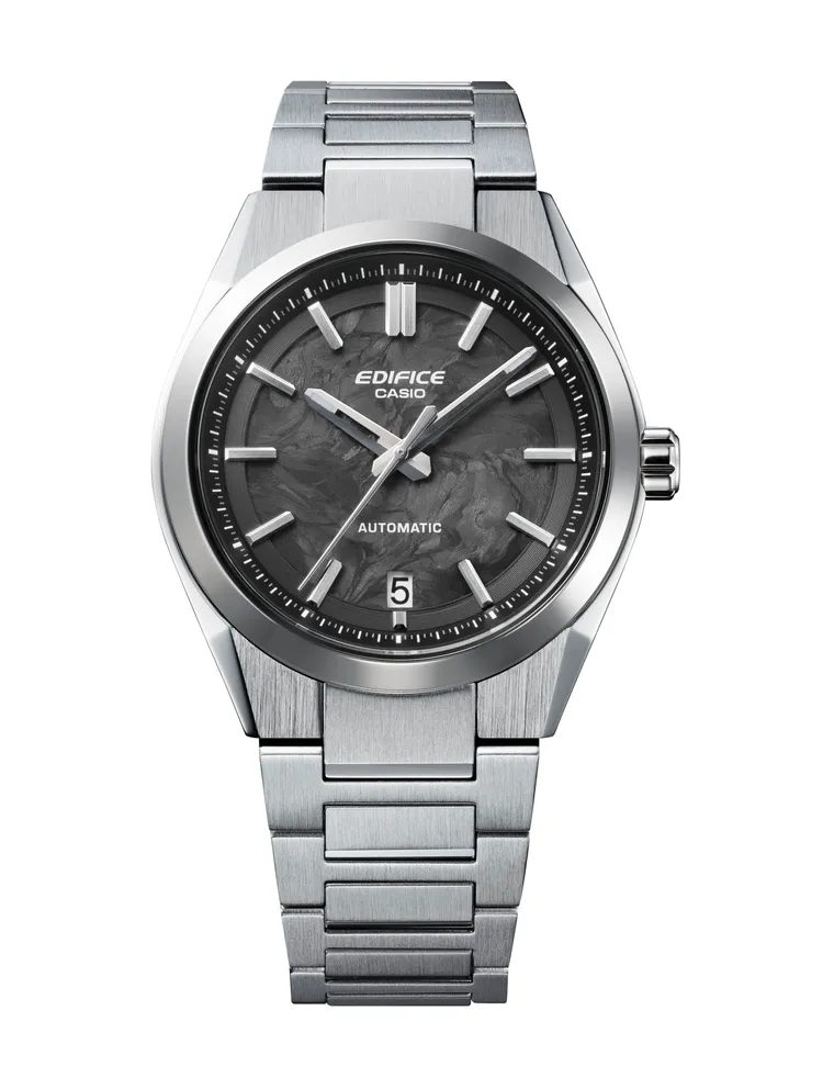 CASIO EDIFICE賽車系列EFK-100CD-1A，1萬2000元。品牌提供