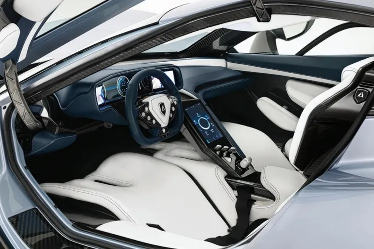 Aspark Owl外觀線條流線又極具未來感，低趴車身結合多片主動式空力套件。原廠照片