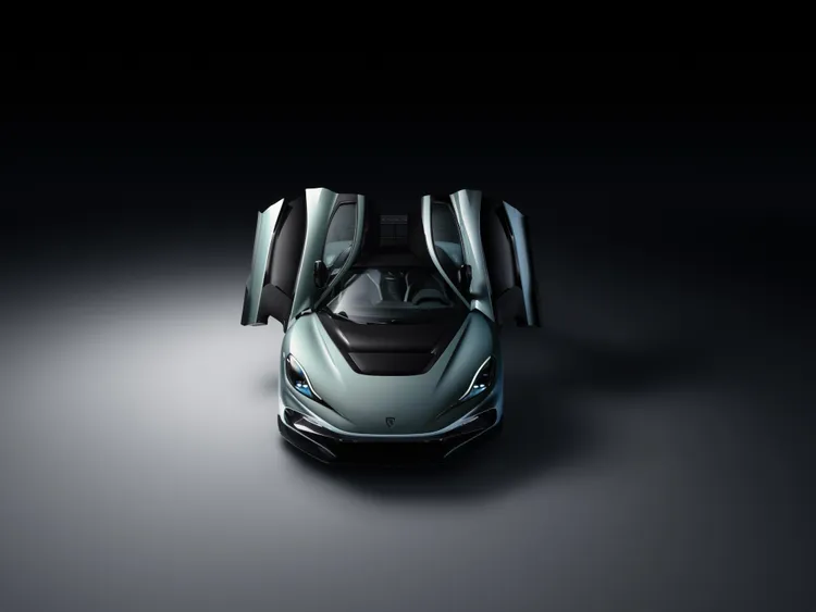 Rimac Nevera R以2107匹純電火力改寫極速定義，0–60 mph僅需1.74秒，堪稱當代最狂電驅Hypercar。原廠照片