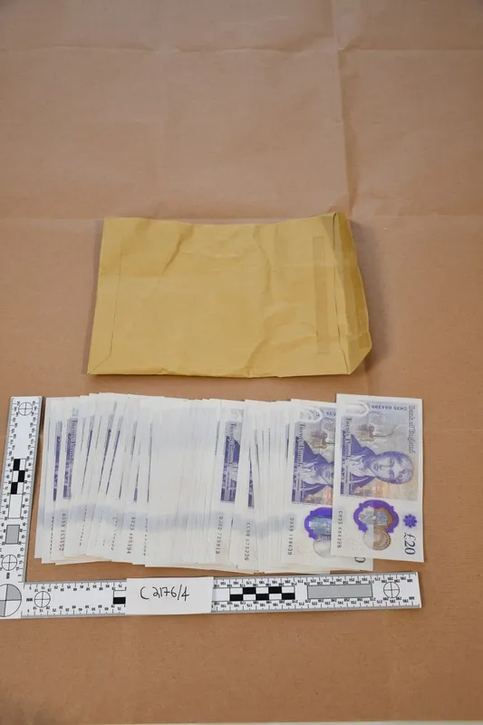 英国65岁男子菲利普斯因为缺钱花用,与他以为的俄罗斯特务展开合作,但这些特务其实是英国情报人员,他们曾提供的1000英镑现金「报酬」后来成为菲利普斯罪证。 (伦敦都会区警察局提供) 中央社