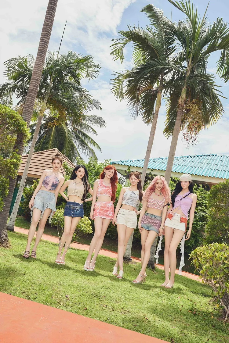 STAYC開啟熱力十足的夏日冒險之旅。High Up Entertainment 提供