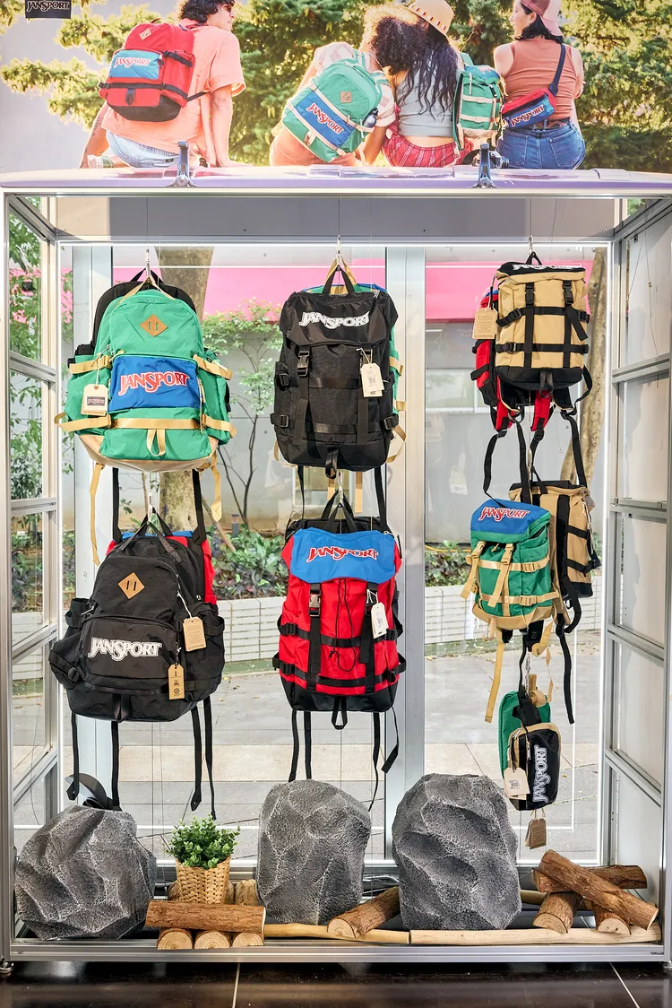 RETRO復古系列首度登場。品牌提供