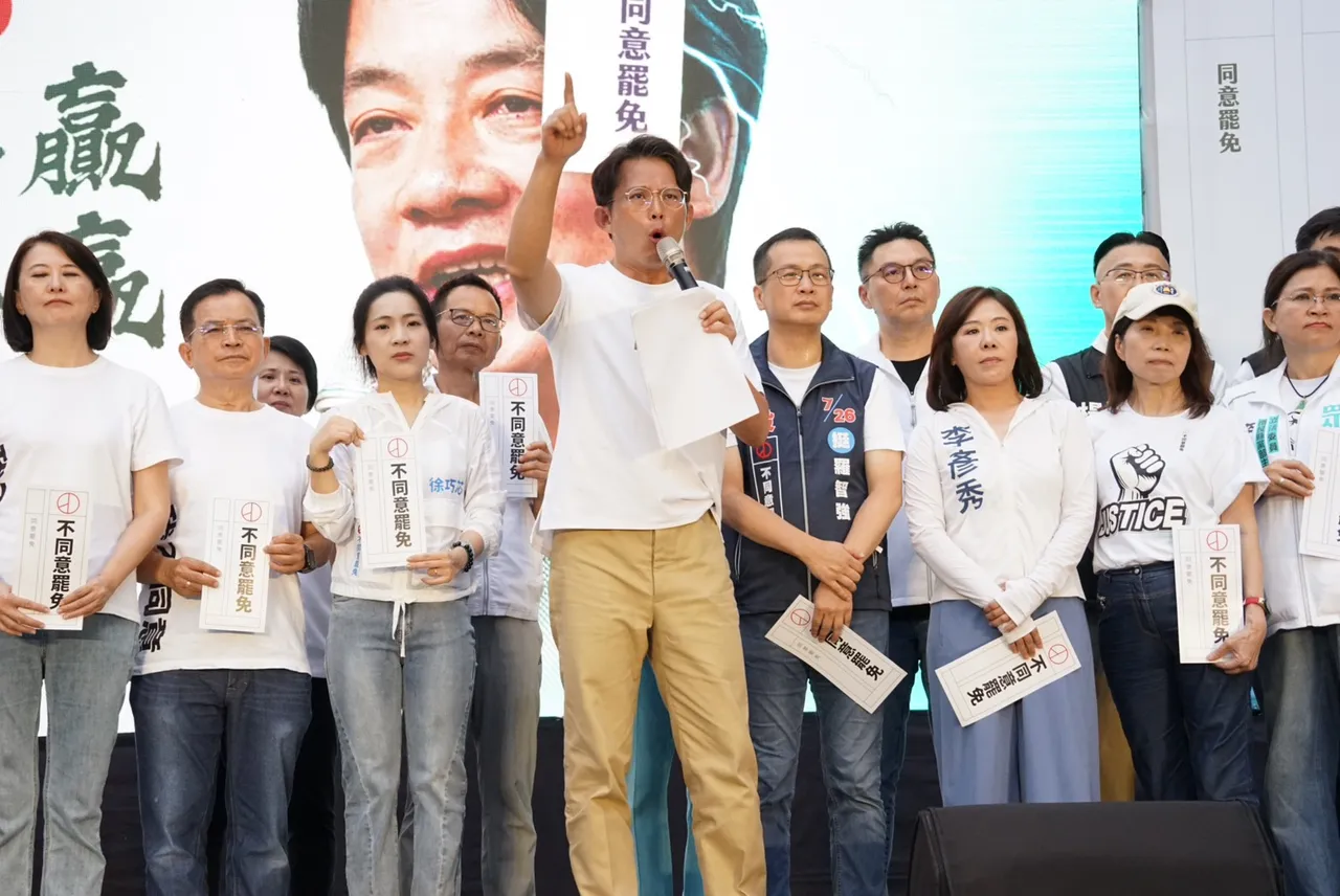 民众党「民主起义!反罢要赢、台湾要赢」造势。邱筠媜摄