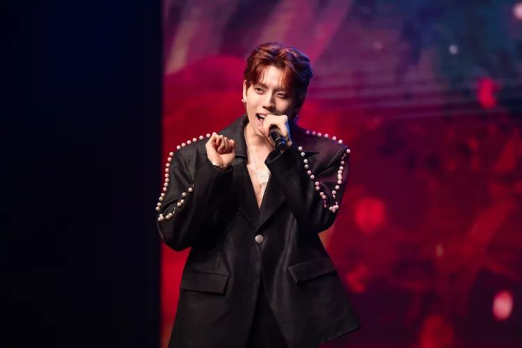 張東雨驚喜準備理想混蛋的《不是因為天氣晴朗才愛你》。網銀國際提供