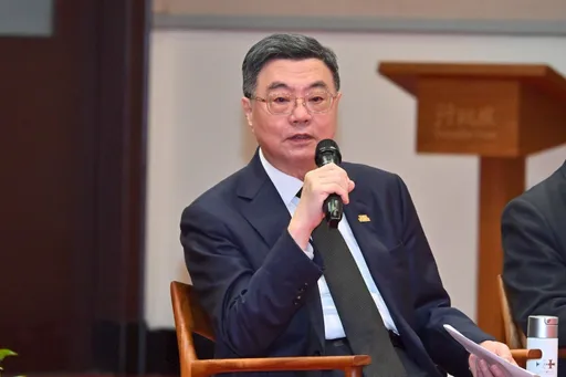 没钱发一万!卓荣泰脸书被灌爆 民众气愤要他立刻下台