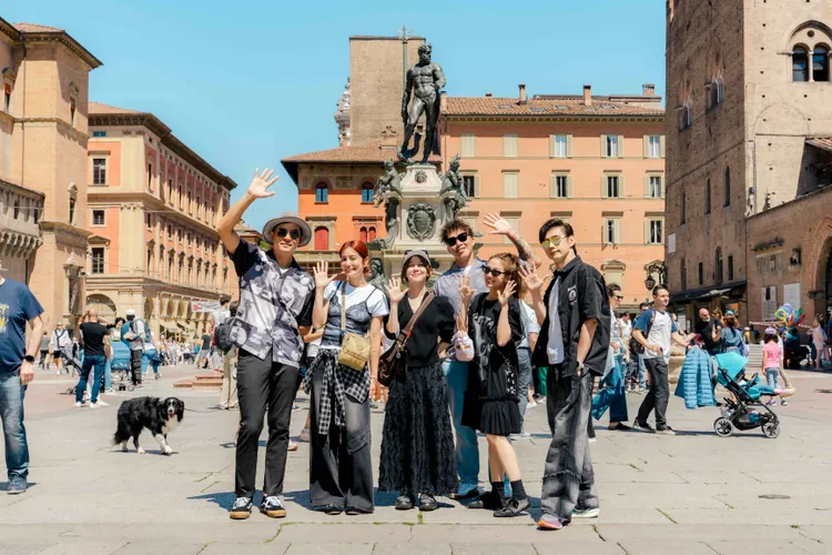 姚元浩（左起）、莎莎、白安、郭泓志、吳映潔、包偉銘等赴義大利出外景。好看娛樂提供