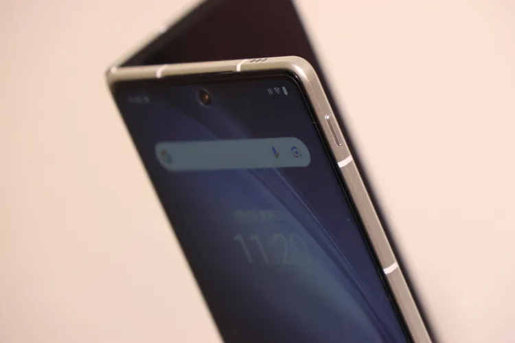 X Fold5摺疊厚度僅9.2毫米。趙筱文攝